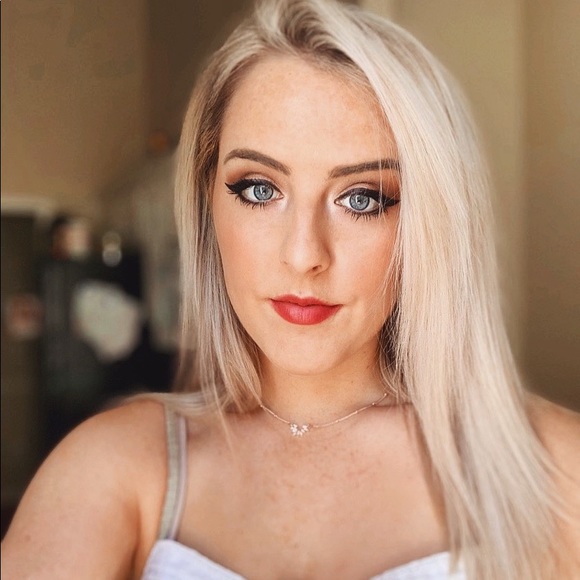 Meet your Posher, Heather - Picture 1 of 1